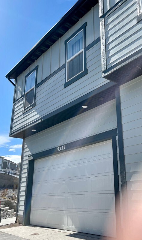 Building Photo - 9353 N