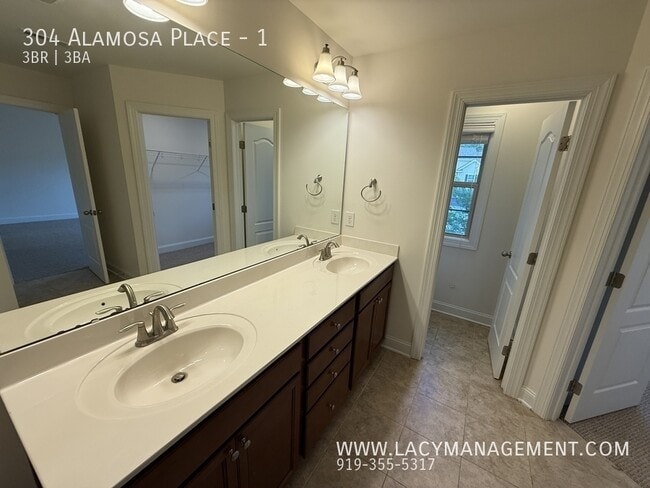 Building Photo - 304 Alamosa Pl