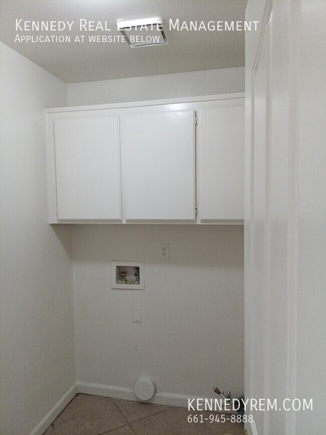 Building Photo - 1843 E Mesa Dr