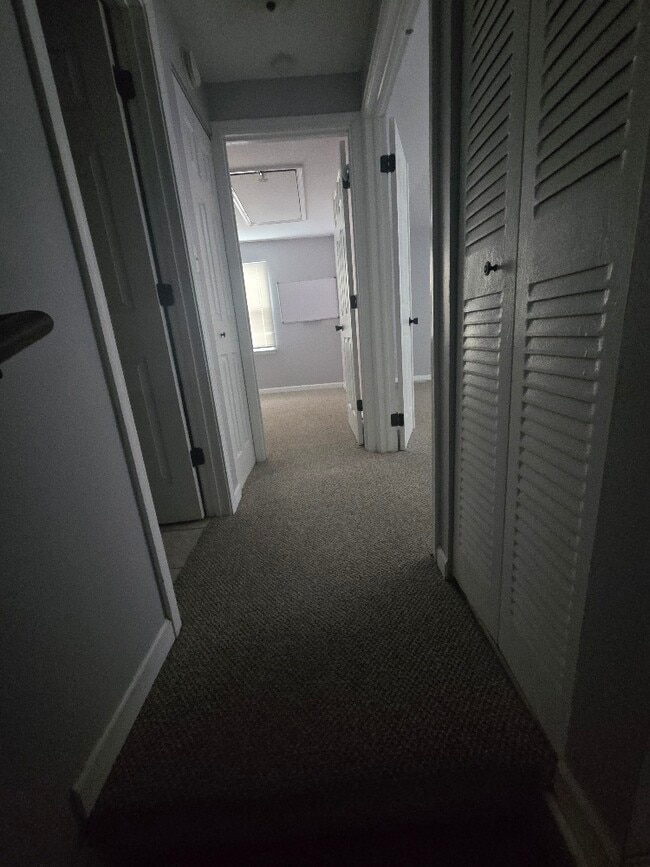 Building Photo - 4V S Fernwood Dr