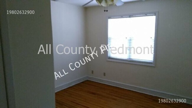 Building Photo - 1544 Pecan Ave