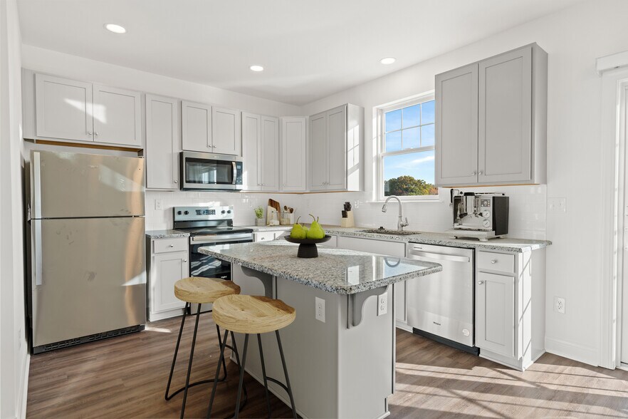 Building Photo - 1533 Schwinn St