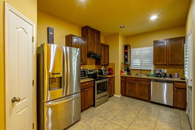 Building Photo - 5720 Montevista Dr