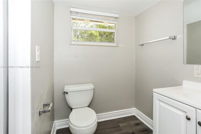 Building Photo - 317 NW 49th St
