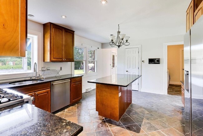 Building Photo - 1526 Carrol Ct