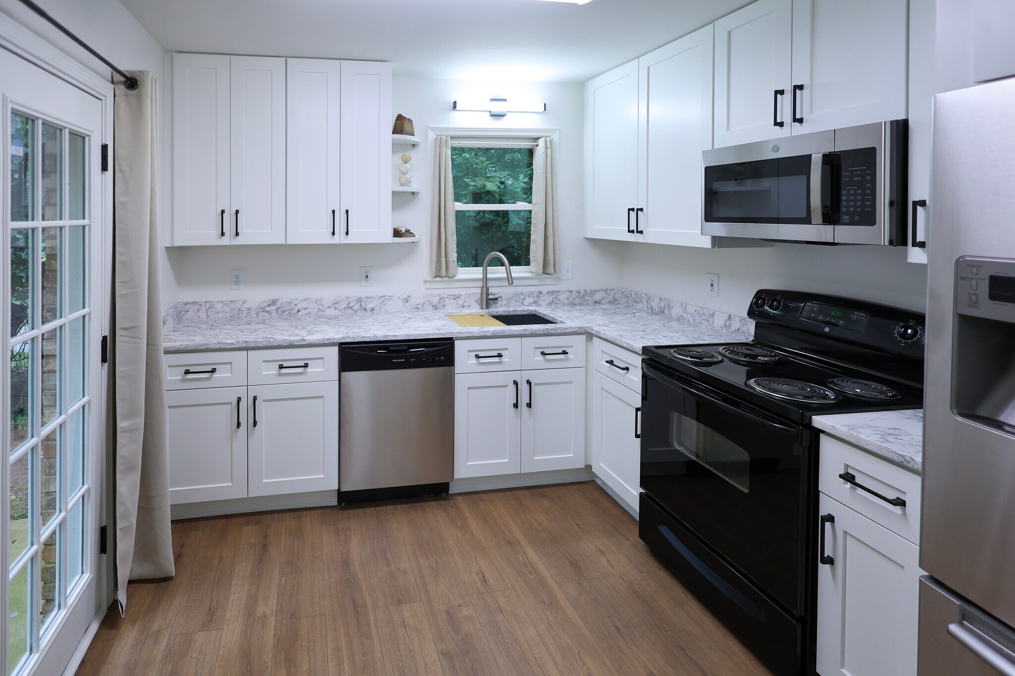 Beautiful Quartz Countertops! - 1685 Bald Ridge Marina Rd