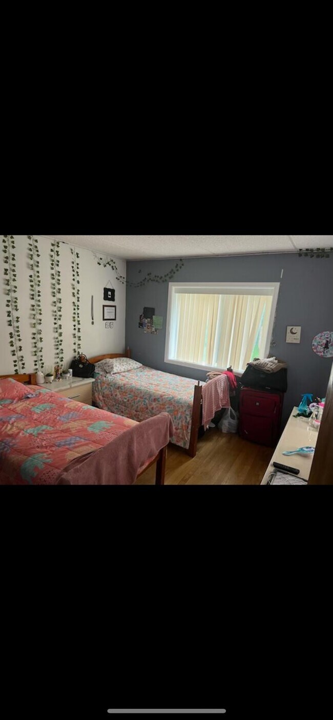 Building Photo - 972 N Rohlwing Rd