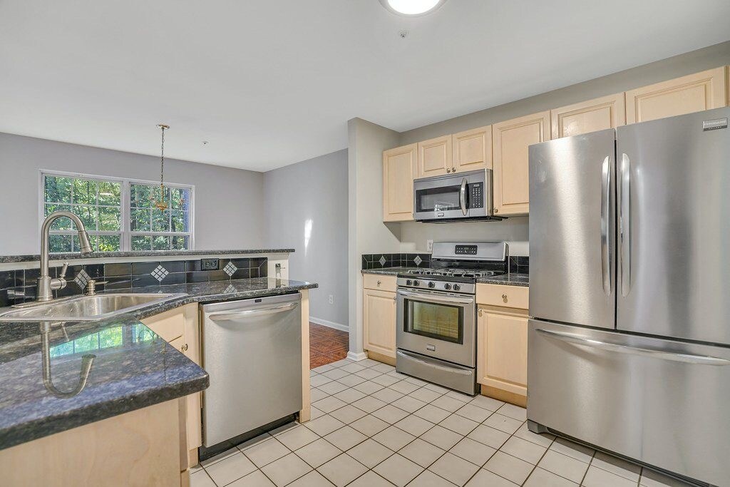 Kitchen - 3804 Scenic Ct