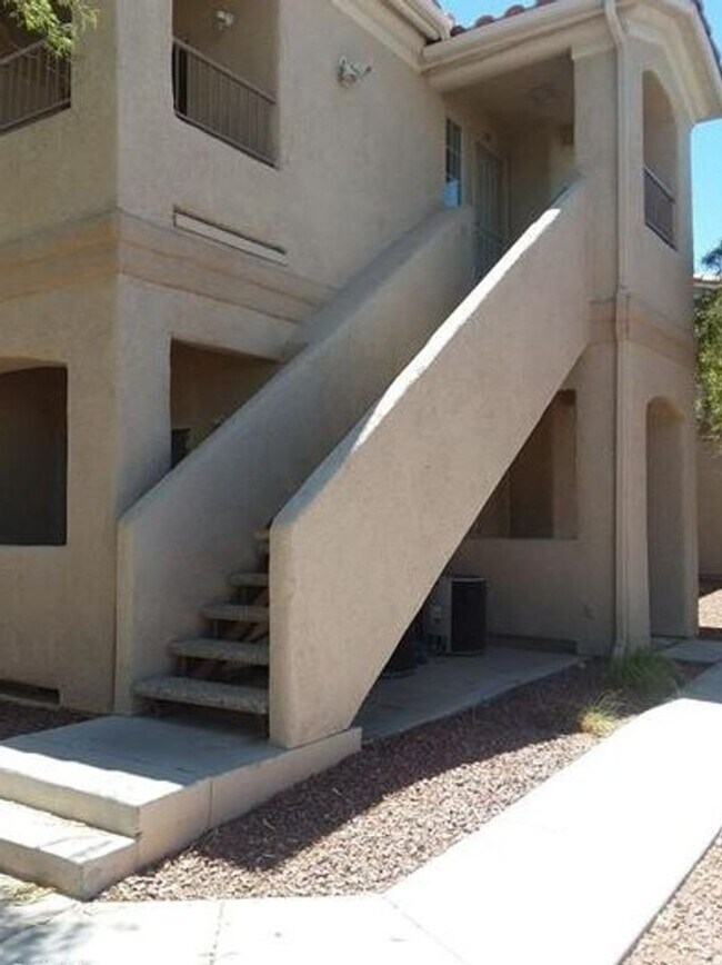 Building Photo - Upstairs 2 br unit in gated community with pool/spa/bbq area