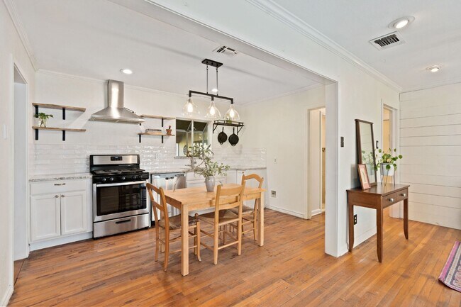 Building Photo - Classic home in the heart of Terrell Heights