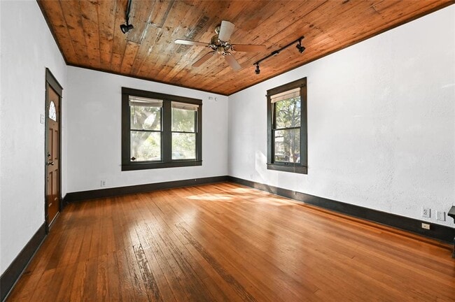 Building Photo - 5112 Caswell Ave