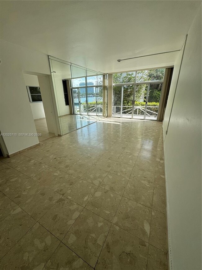 Building Photo - 10281 E Bay Harbor Dr