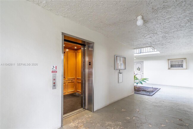 Building Photo - 9340 Lagoon Pl