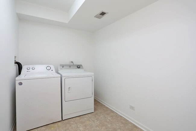 Building Photo - 753 Thornbury Ct