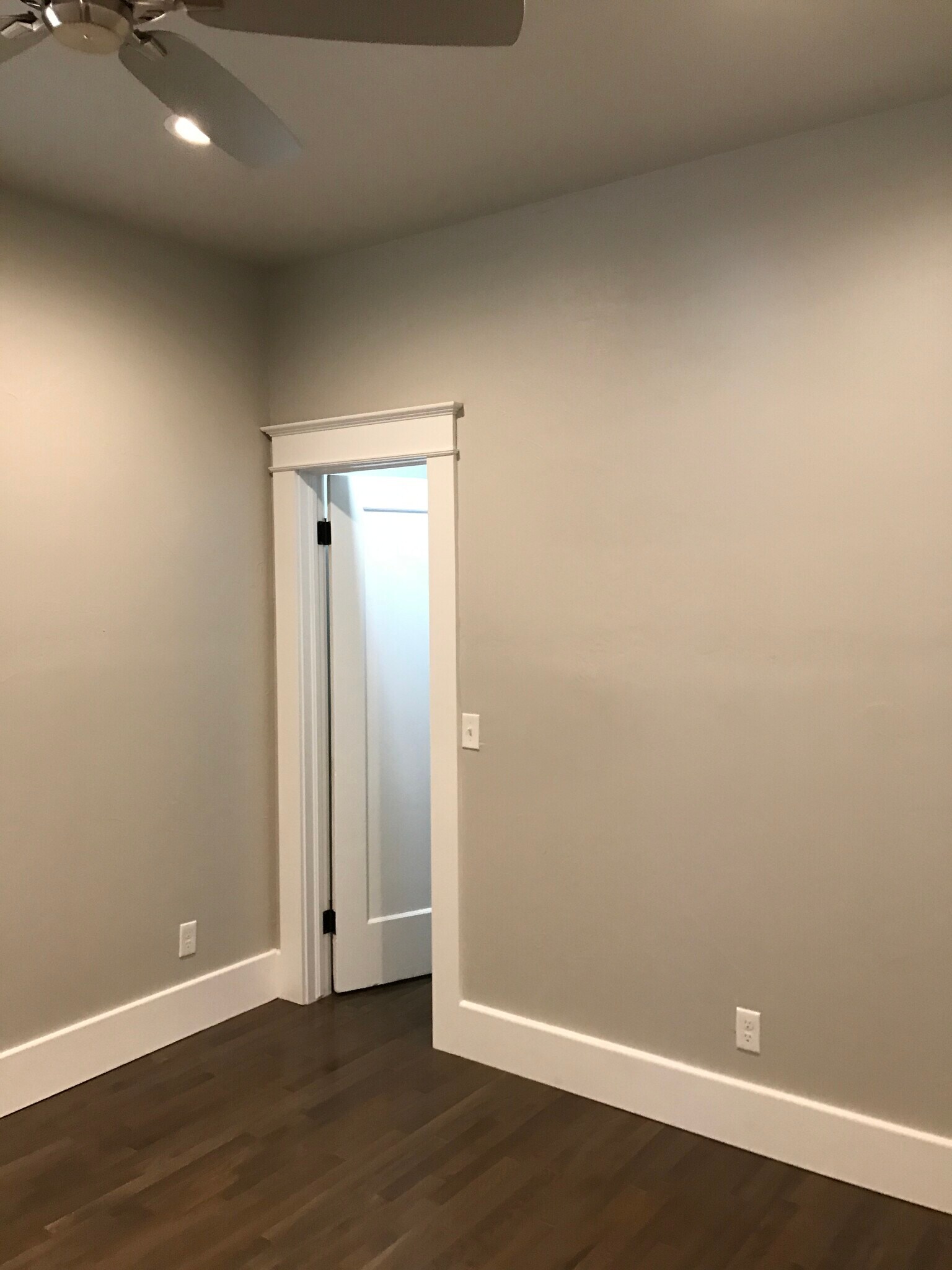 Bedroom 2 w/walk-in closet - 737 Jenkins Ave