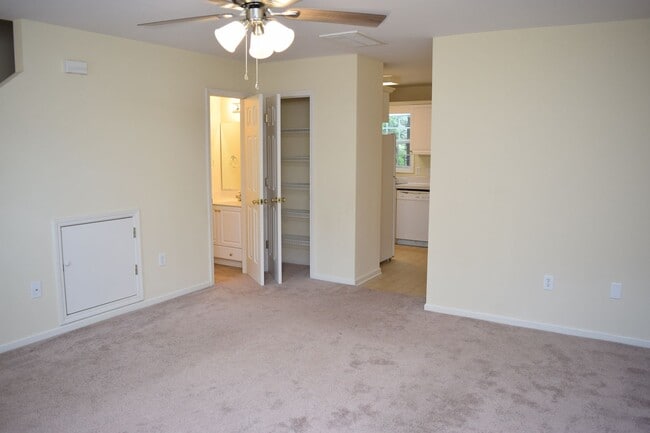 Building Photo - $1,150 | 2BR/1.5BA Townhouse – Spacious, P...
