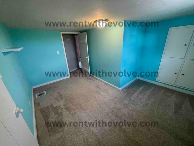 Building Photo - 4603 S Bloomingport Rd