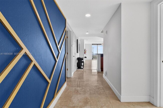 Building Photo - 15051 Royal Oaks Ln