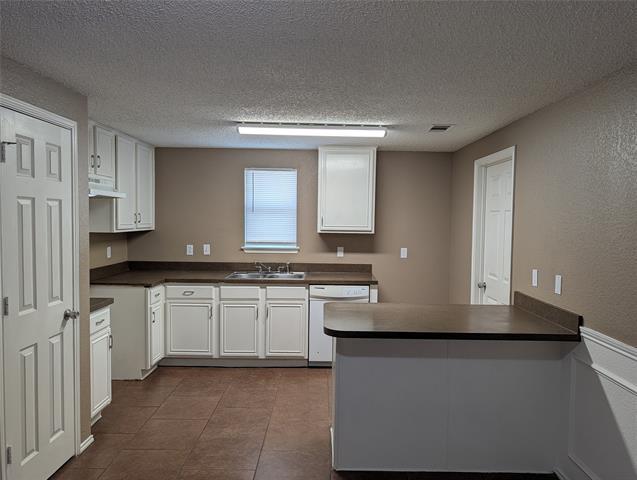Building Photo - 700 Flamingo Dr