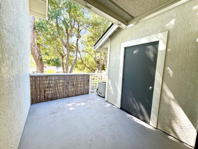 Building Photo - Wonderful 2 story condo in Ashford Ct-Detached 1 car garage, both bedrooms with attached bathroom...