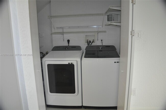 Building Photo - 8261 NW 107 Ct