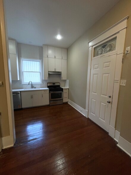 Kitchen - 501 W Mistletoe Ave