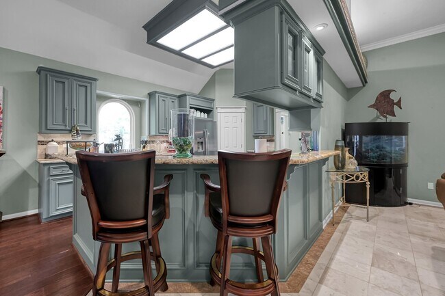 Building Photo - 192 Monterrey Rd W