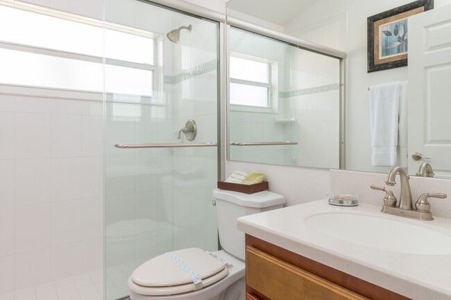 Building Photo - Beautiful Fully Furnished 4 Bedroom 3 Bath...