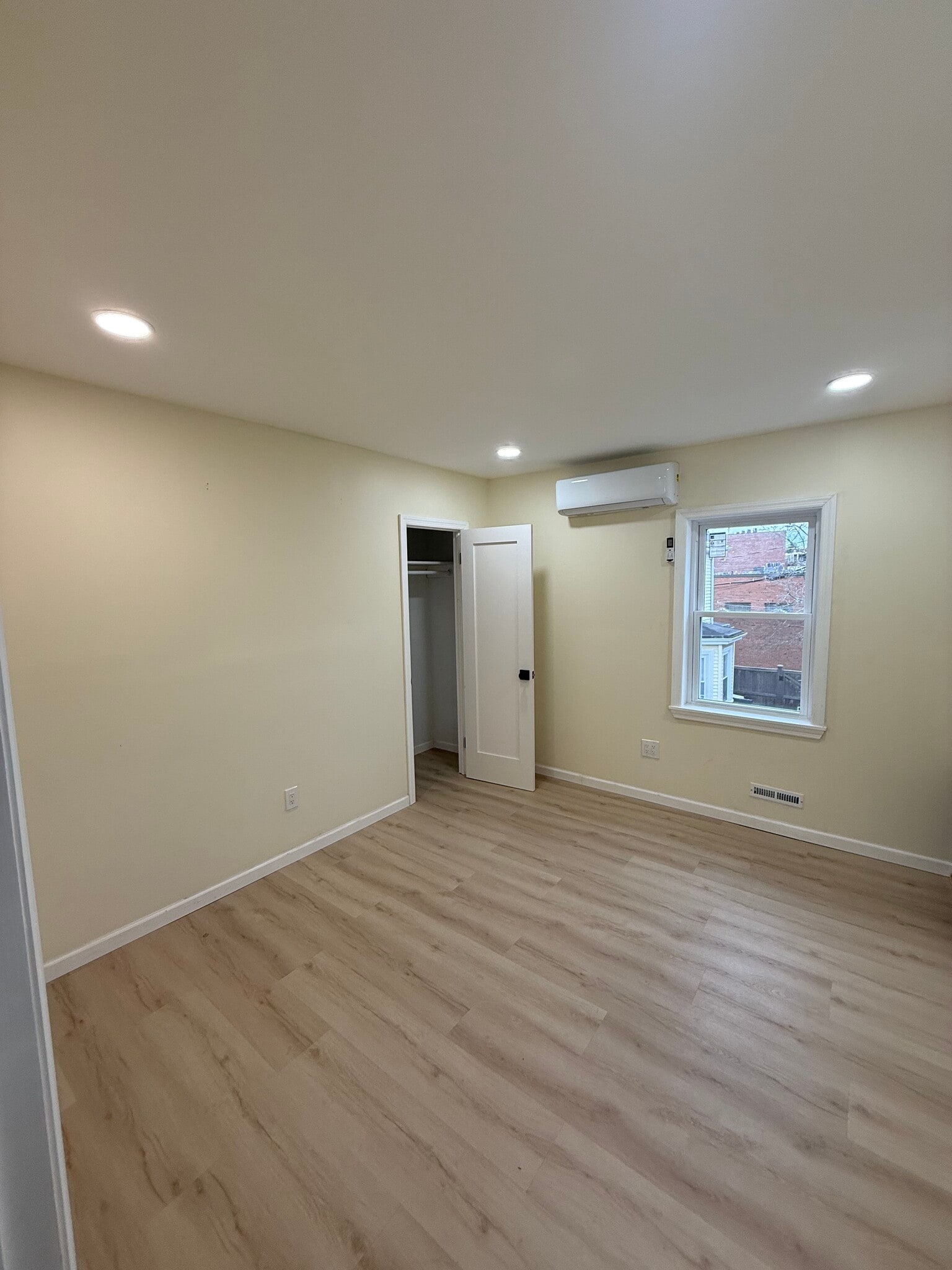 2nd floor 2nd bedroom - 6 Thomas St