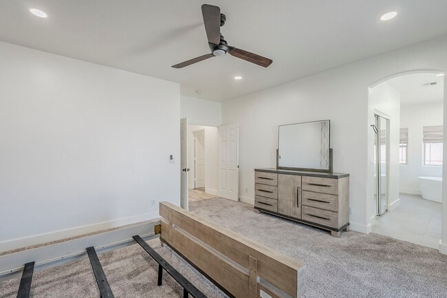 Building Photo - 760 N Swan Dr