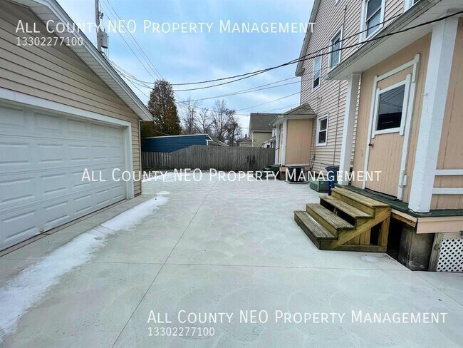 Building Photo - 1224 W Clifton Blvd