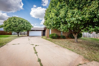 Building Photo - 6023 SW Park Ave