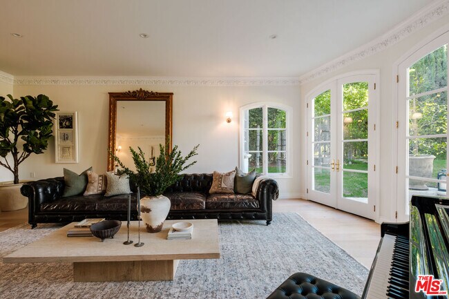 Building Photo - 18875 Pasadero Dr