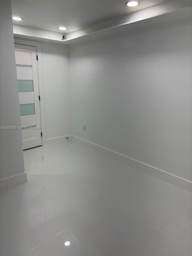 Building Photo - 464 Minola Dr