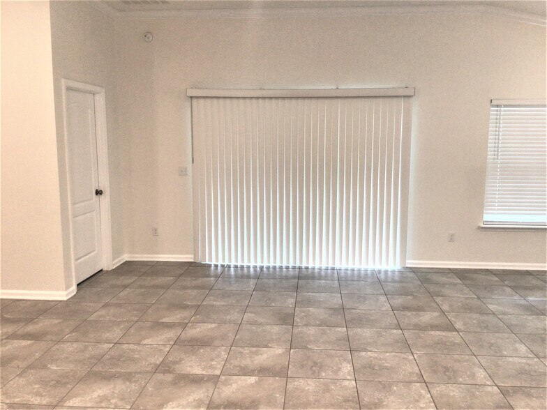 Building Photo - 12430 Jovana Rd