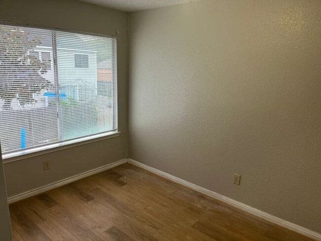 Building Photo - 12915 Ashford Knoll Dr