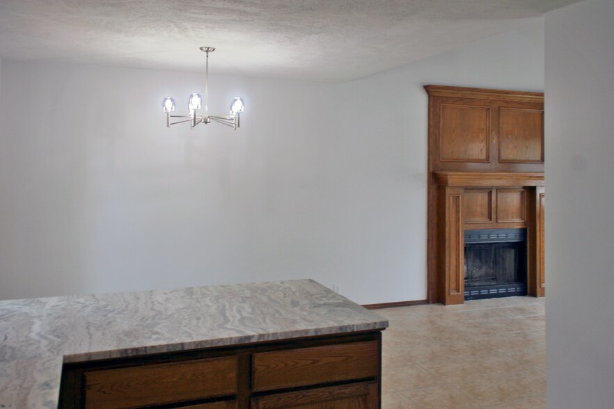 Dining Room - 8918 E Hurst St