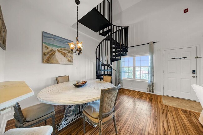 Building Photo - Fully furnished 3-Bedroom in The Plaza of Destin