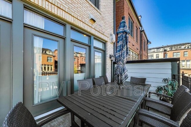 Building Photo - 10821 Symphony Park Dr