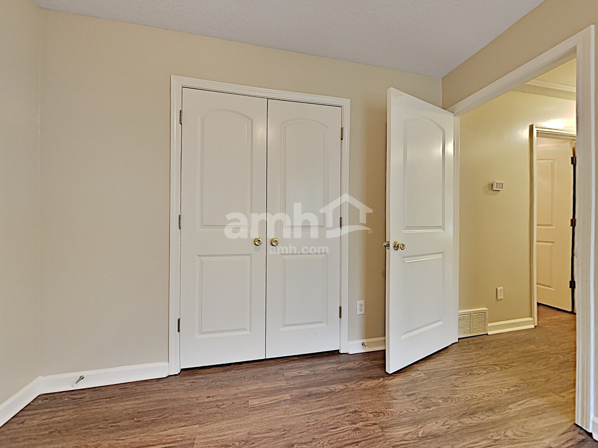 Building Photo - 10415 Redmond Dr