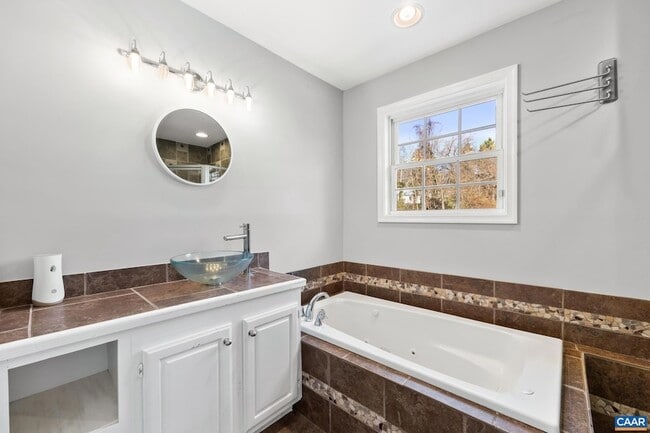 Building Photo - 703 Tilman Rd