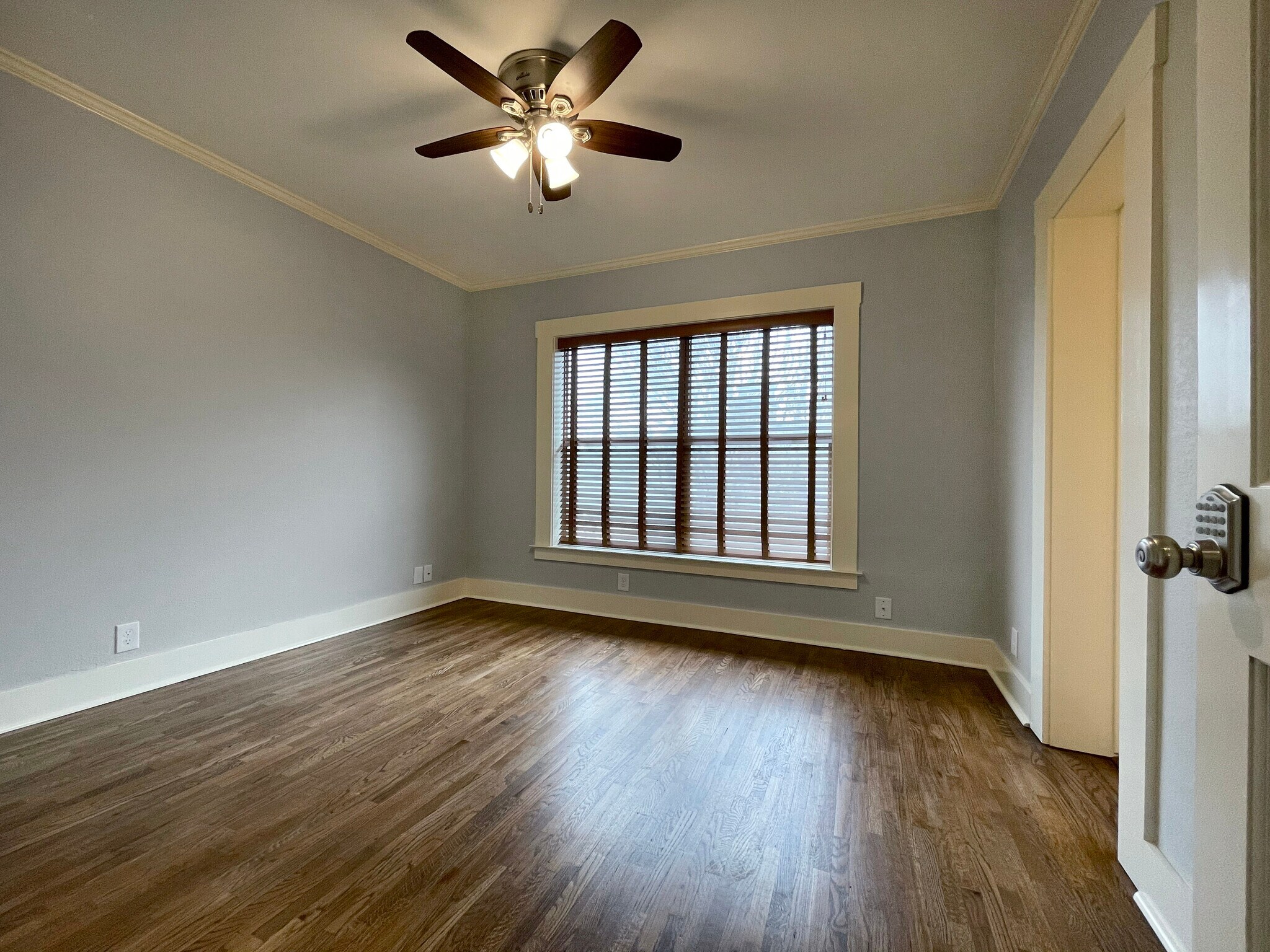 Building Photo - 2556 S University Dr