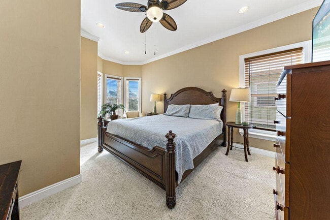 Building Photo - 1232 W Lagoon Ave