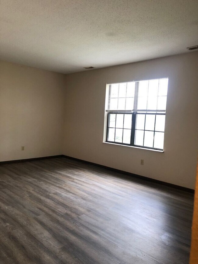 Building Photo - 3355 W Laskey Rd