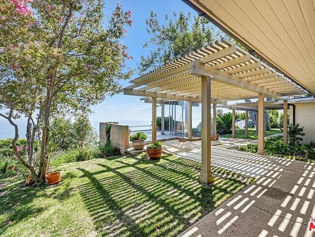 Building Photo - 20773 Big Rock Dr