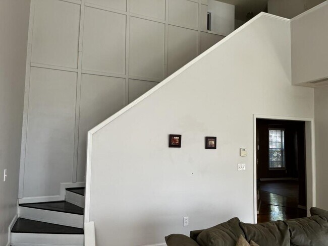Building Photo - 577 Ashland Pkwy