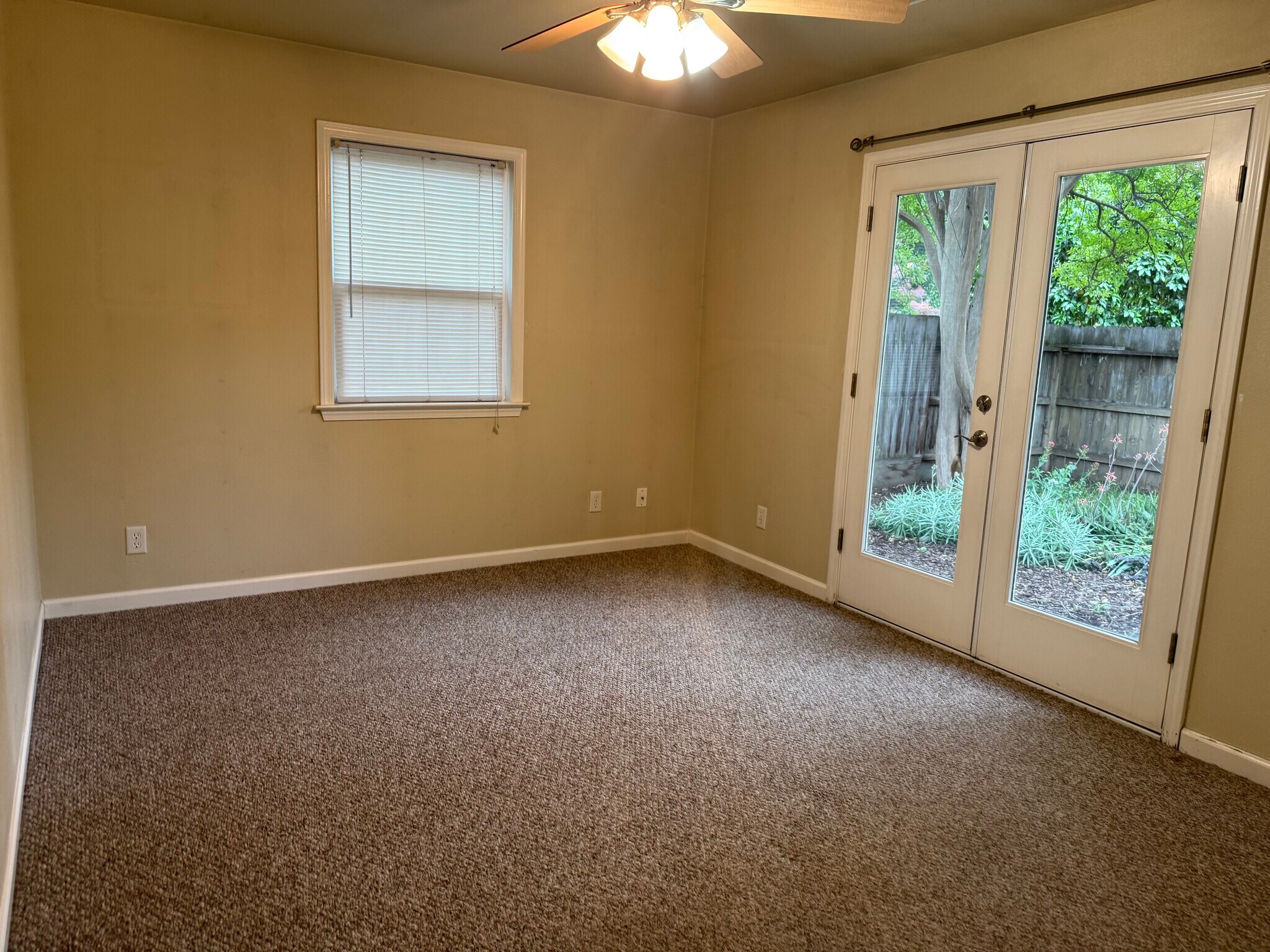 Building Photo - 1440 Laburnum Ave