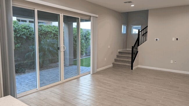 Building Photo - 4854 E Shady Glen Ave