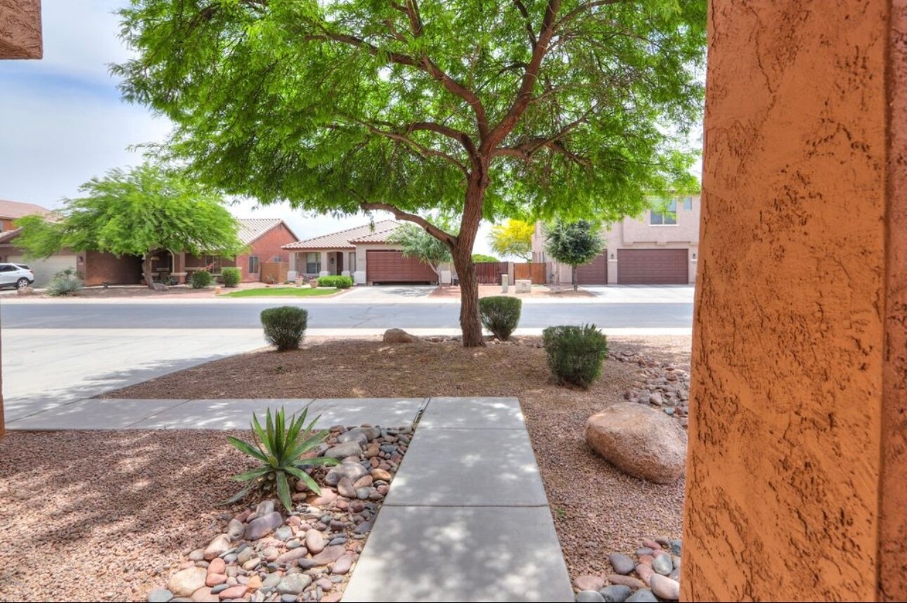 Building Photo - 45694 W Ranch Rd