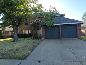 Building Photo - Stunning lake views directly from the backyard